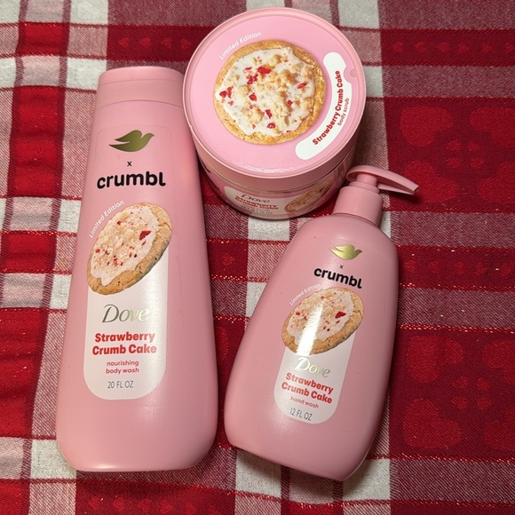 DOVE X CRUMBL STRAWBERRY CRUMBl CAKE SET - Picture 1 of 1